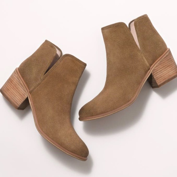 Hinge “Barris Block Heel” Booties - Picture 1 of 7